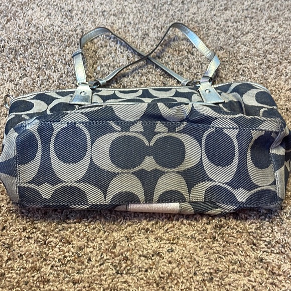 Coach signature handbag - Picture 6 of 6